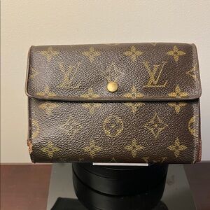 Louis Vuitton Monogram Canvas Passport Holder/ Wallet